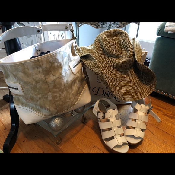 Trending now White Handbags Vintage Coach Purse - Picture 2 of 8